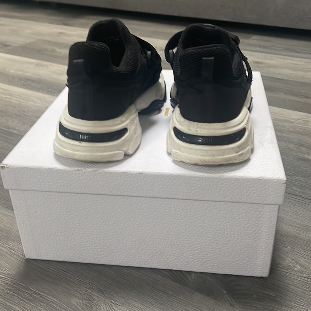 Christian Dior sneakers - Picture 3 of 4